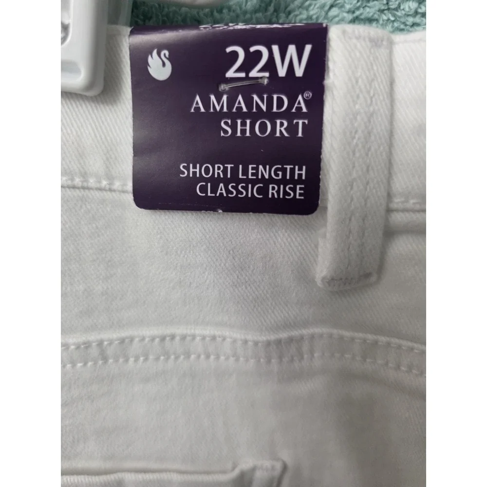 Gloria Vanderbilt product pair